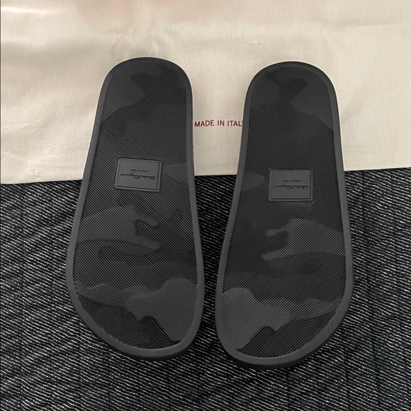 Salvatore Ferragamo Monochrome Logo Slides - Picture 7 of 8